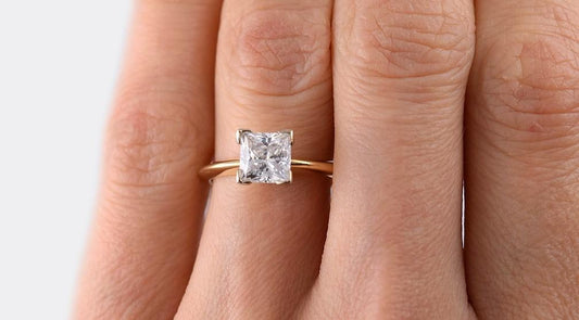 Sparkling 14k Yellow Gold and Simulated Radiant Cut Diamond Solitaire Ring Sz 6