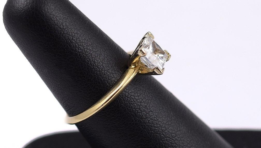 Sparkling 14k Yellow Gold and Simulated Radiant Cut Diamond Solitaire Ring Sz 6