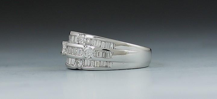 Stunning Superb 18K White Gold ~.1.8ct Diamond Ring Band