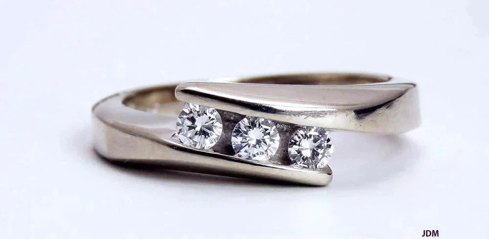 Dazzling 14k White Gold & ~.30ct Diamond Ring Size 6.75