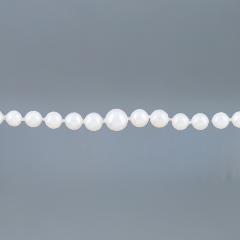 Classy Graduated Pearl Strand Necklace w 14k White Gold Filigree Clasp