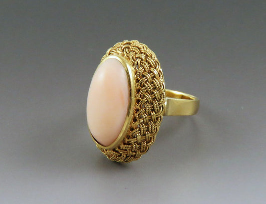 Beautiful 18k Yellow Gold Italian Angelskin Coral Oval Ring w Weave Design