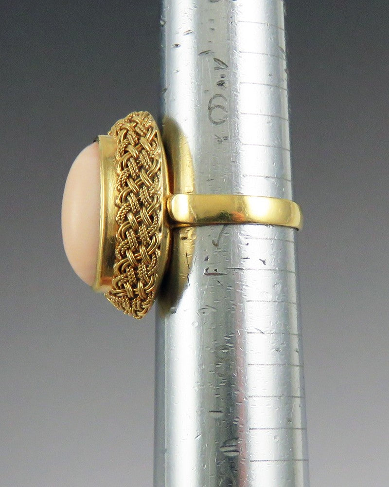 Beautiful 18k Yellow Gold Italian Angelskin Coral Oval Ring w Weave Design