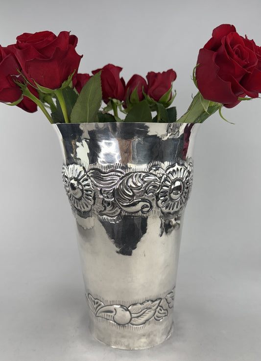 Beautiful VTG Peruvian Sterling Silver Hand Hammered Hand Chased Floral Vase