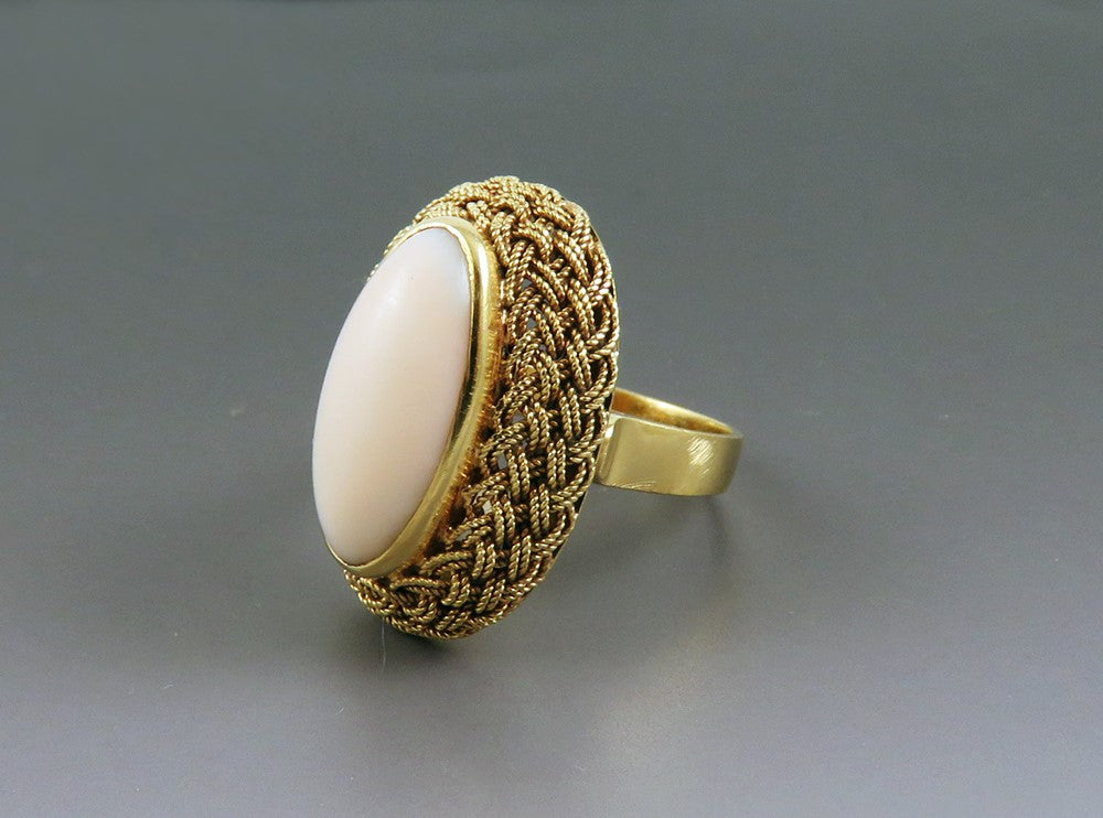 Elegant 18k Yellow Gold Italian Angelskin Coral Oval Ring w Weave Design