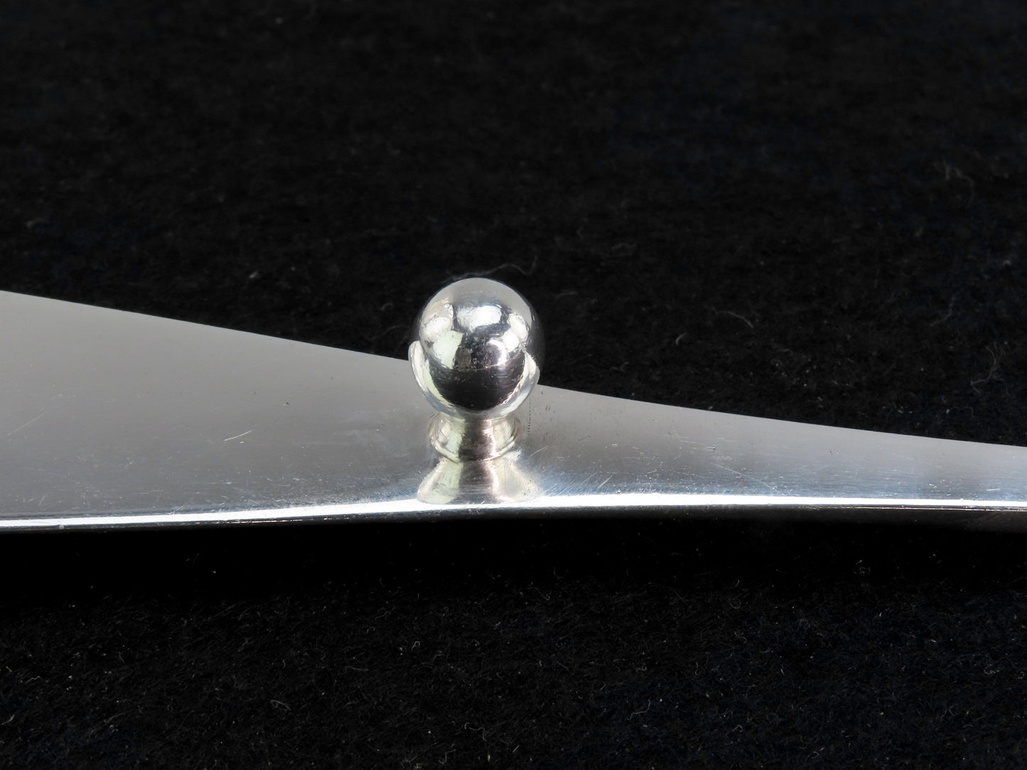 Stylish Large Sterling Silver Casserole Spoon w/ Back Notch Shell Decoration