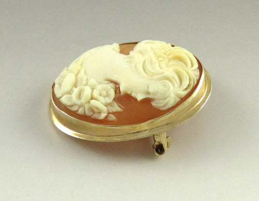 Vintage 1940s 1950s 10K Yellow Gold Carved Shell Flower Girl Cameo Pin/Brooch