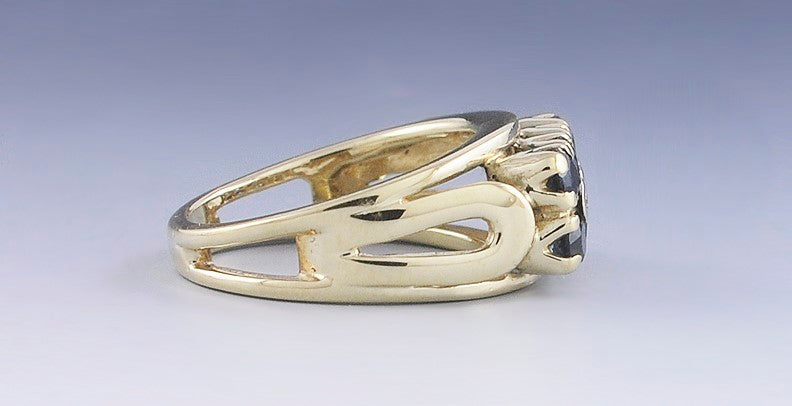 Stunning 14k Yellow Gold Blue Sapphire & Diamond Ring Size 5.75