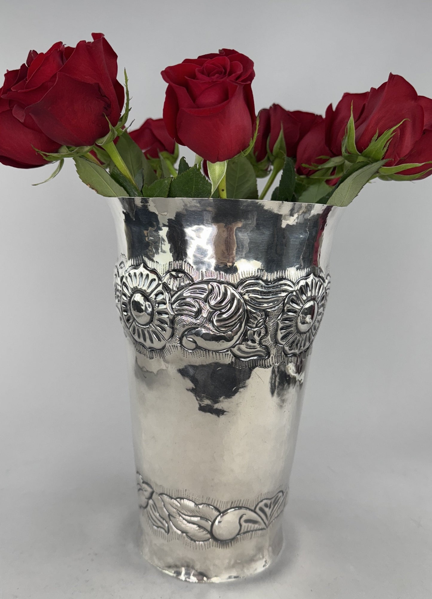 Beautiful VTG Peruvian Sterling Silver Hand Hammered Hand Chased Floral Vase