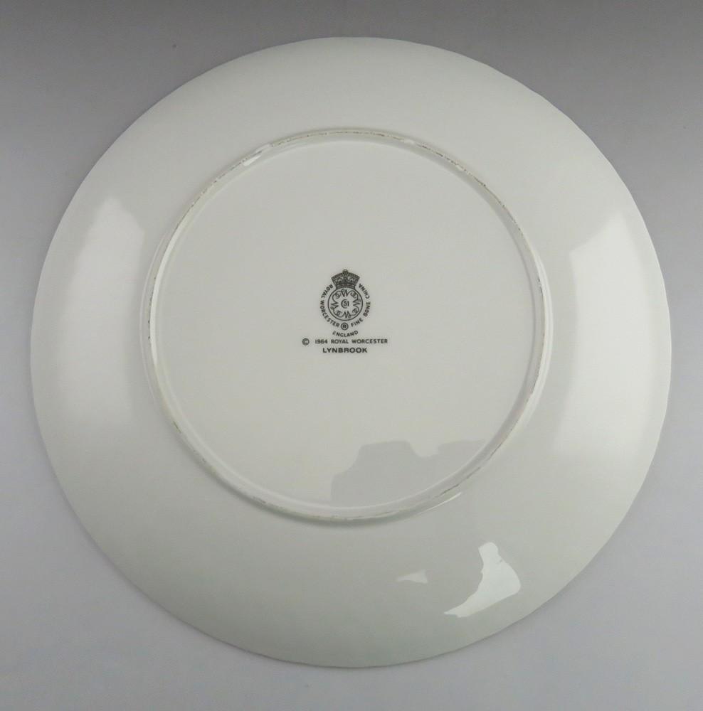 16 Fine Royal Worcester Lynbrook Pattern Porcelain Dinner Plates
