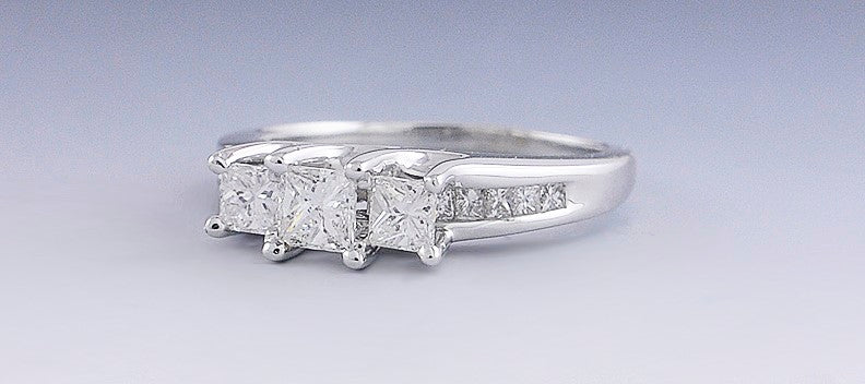 Stunning 14K White Gold & .82ct Princess Diamond Ring Size 7.5