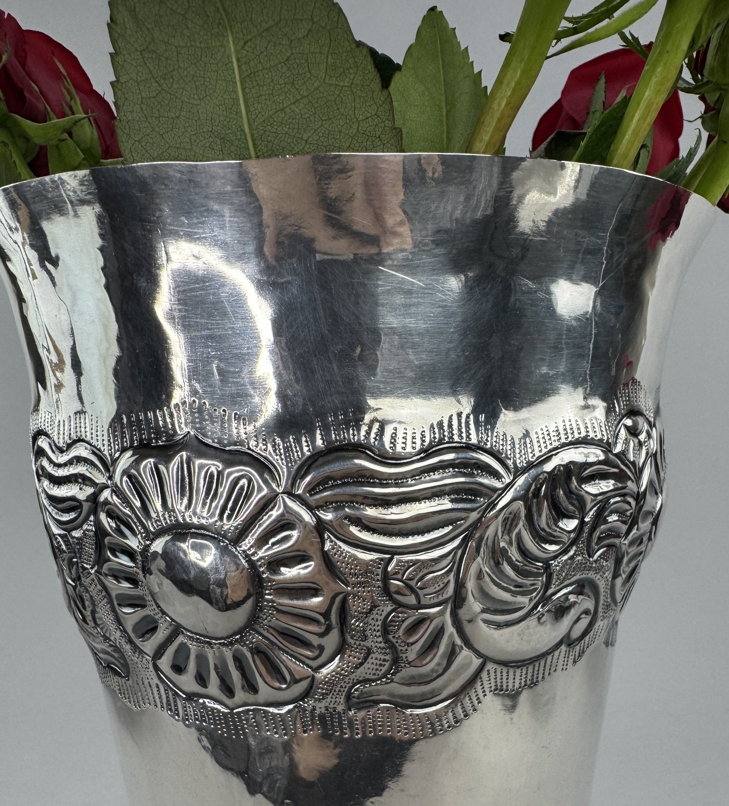 Beautiful VTG Peruvian Sterling Silver Hand Hammered Hand Chased Floral Vase