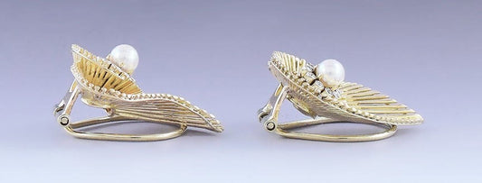 Attractive Pair 18k Gold Diamond & Pearl Leaf Clipback Earrings