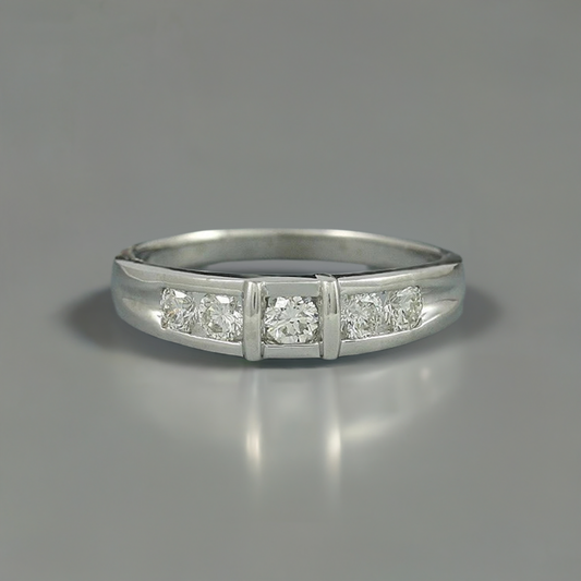 Quality Modern High Grade Platinum & Diamond Ring