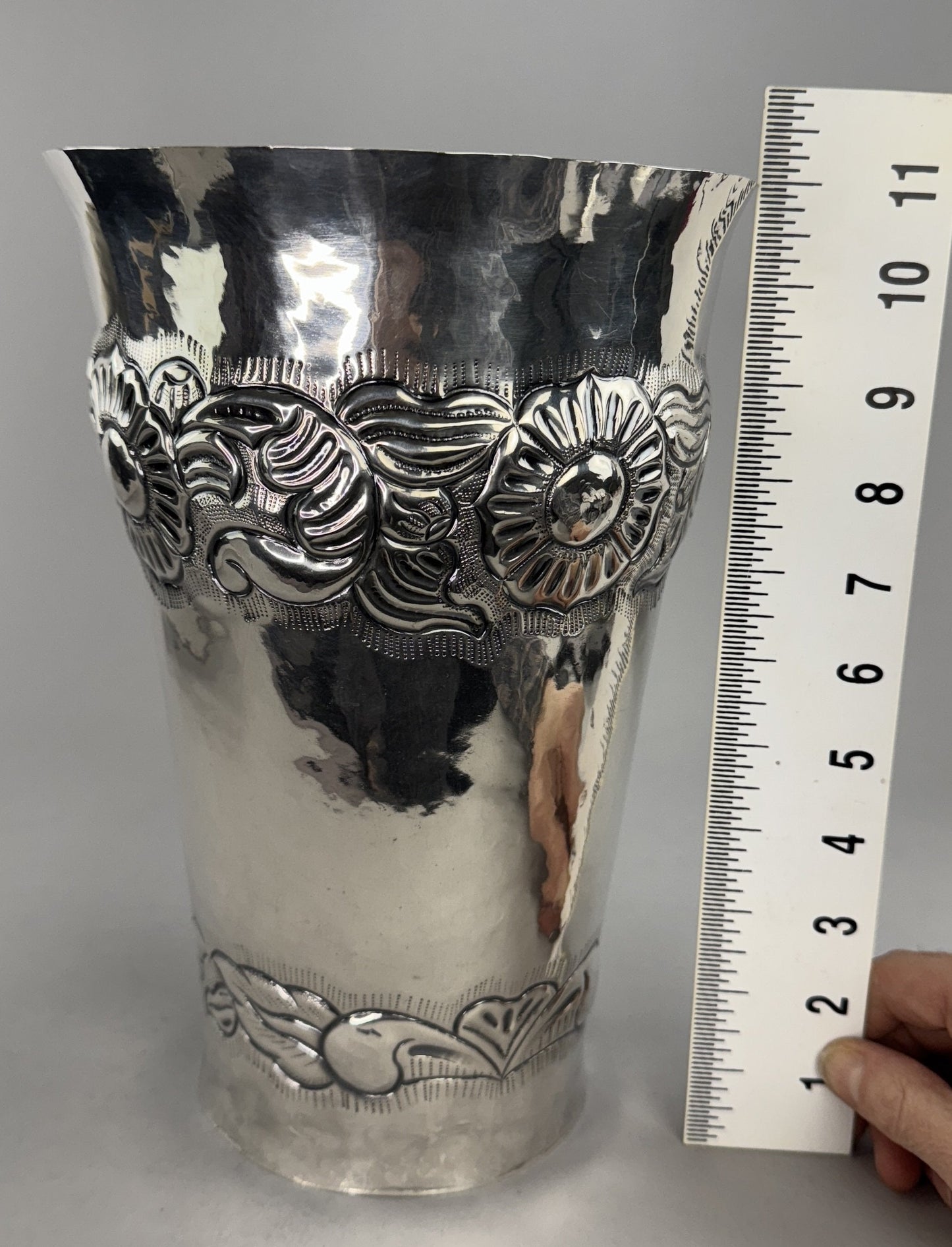 Beautiful VTG Peruvian Sterling Silver Hand Hammered Hand Chased Floral Vase