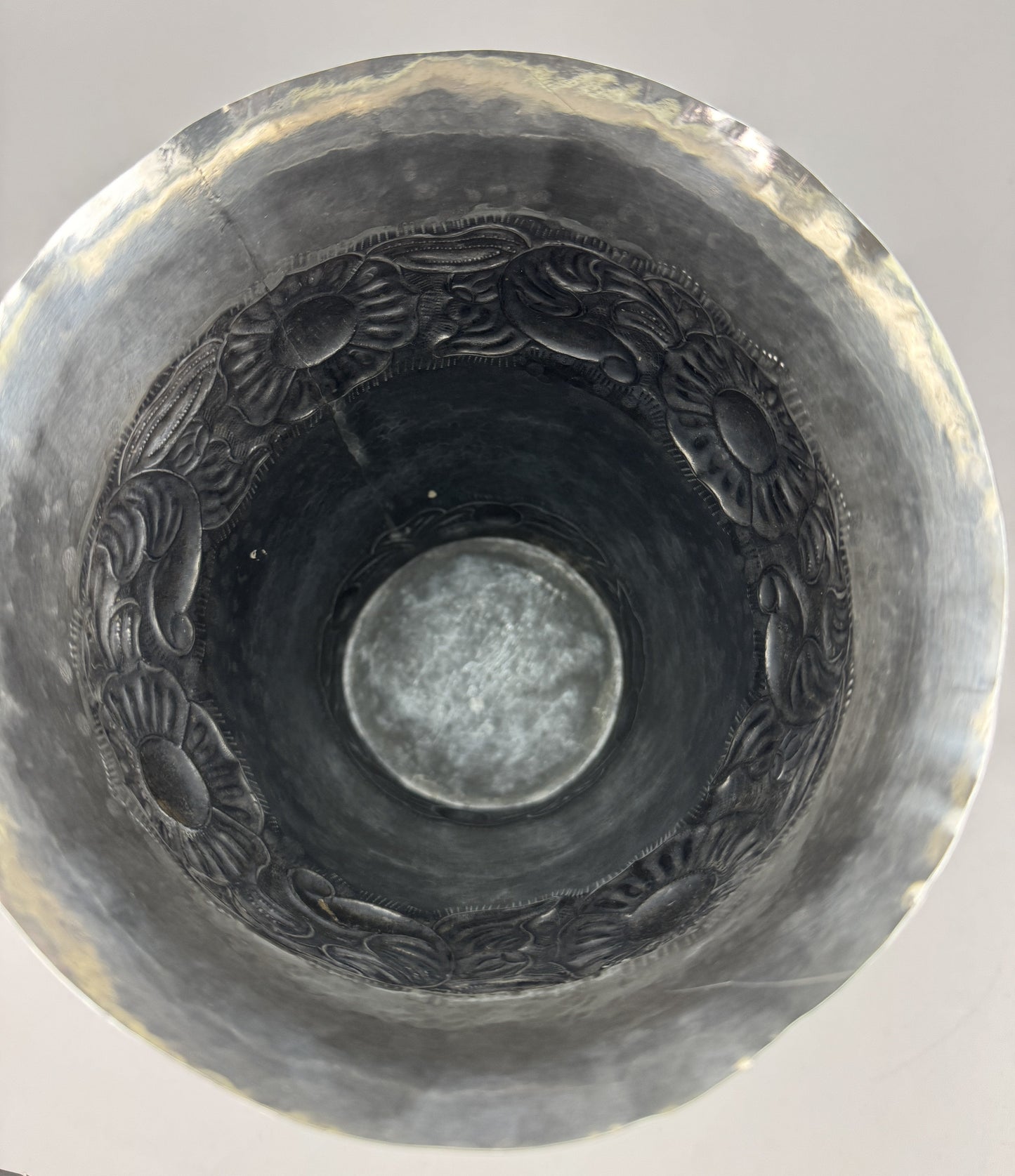 Beautiful VTG Peruvian Sterling Silver Hand Hammered Hand Chased Floral Vase