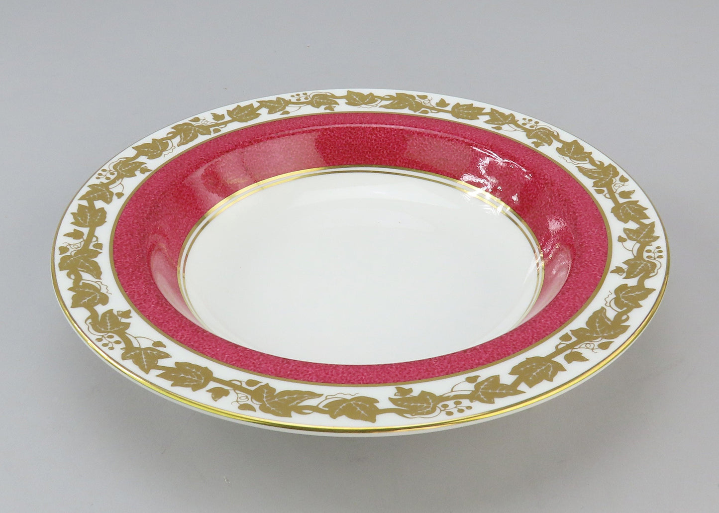 12 Wedgwood Whitehall W3994 Powder Ruby Bone China Rim Soup Bowls 8"