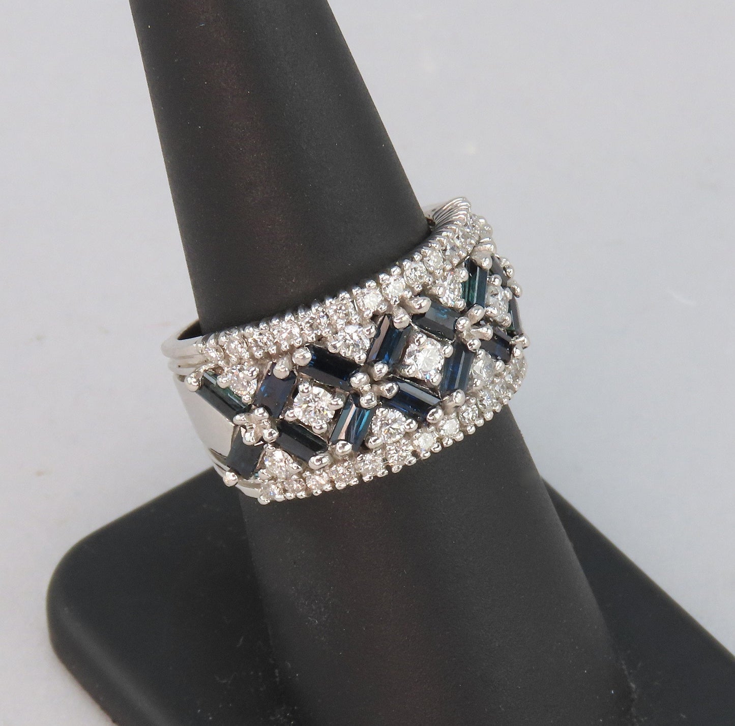 Dazzling 14k White Gold ~.50ct Diamond ~.60ct Lab Sapphire X's O's Ring