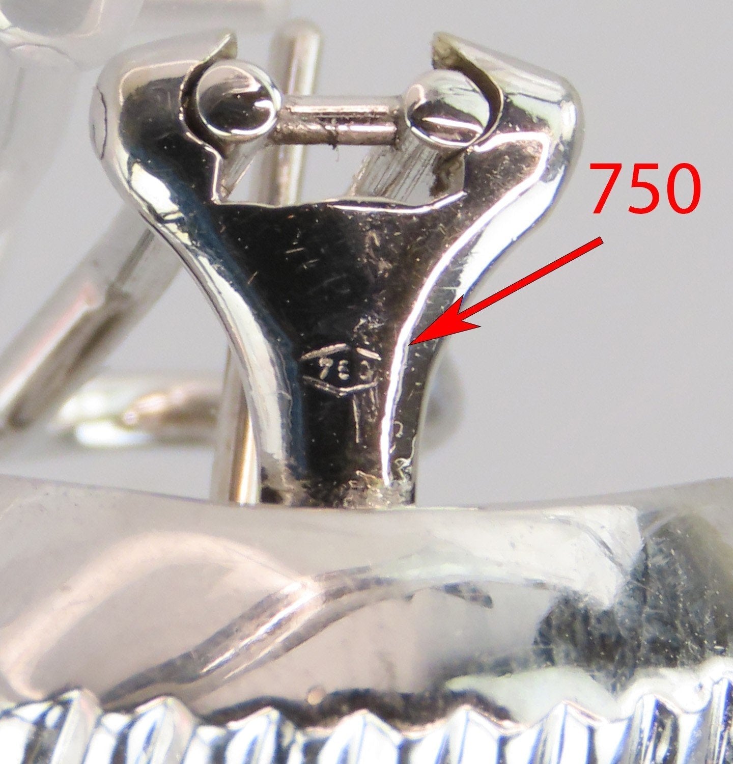 Superb 18k White Gold VS Diamond Earrings Modern and Stylish