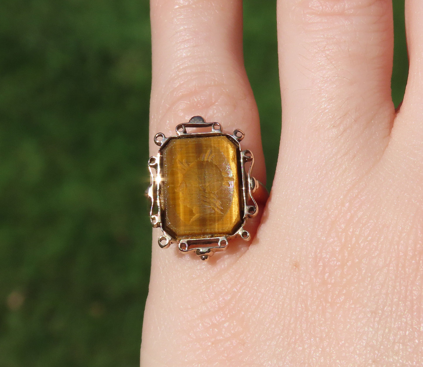 Beautiful Antique 10k Yellow Gold and Tiger's Eye Intaglio Ring w/ Roman Profile