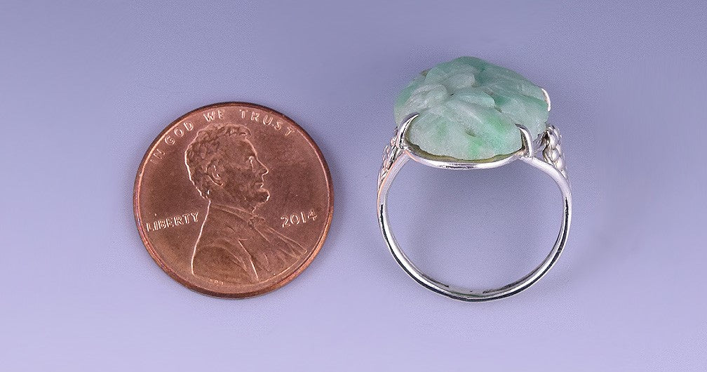 Charming Vintage Sterling Silver Oval-Shaped Ring w/ Green Carved Jadeite Sz 6