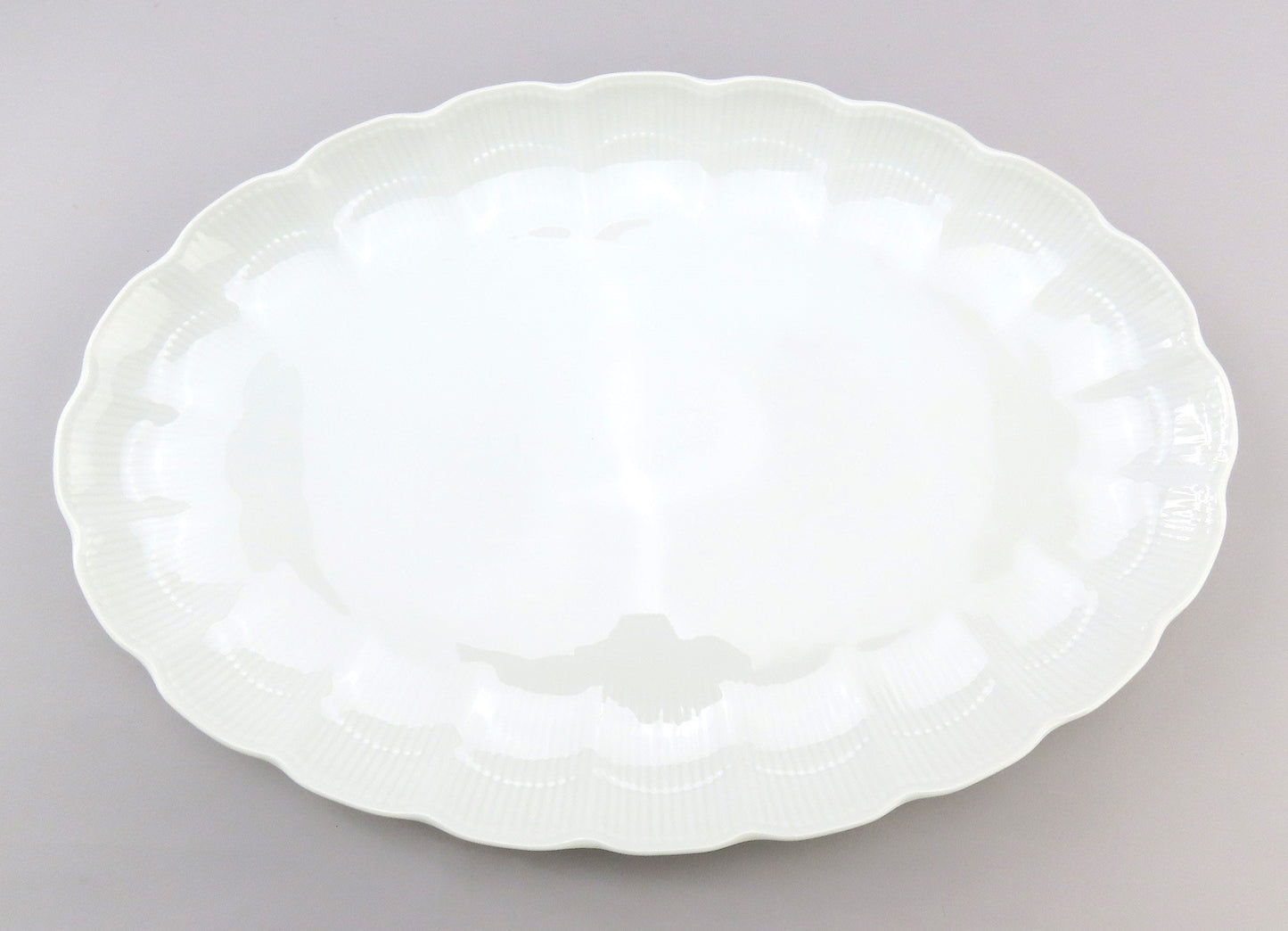 Beautiful Kaiser Romantica Porcelain Oval Platter Scallop Edge 14 1/4" Long