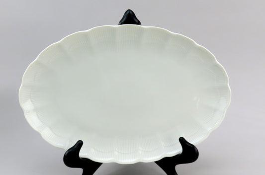 Beautiful Kaiser Romantica Porcelain Oval Platter Scallop Edge 14 1/4" Long