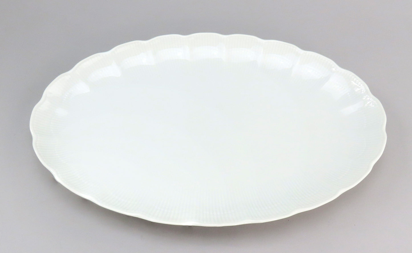 Beautiful Kaiser Romantica Porcelain Oval Platter Scallop Edge 14 1/4" Long