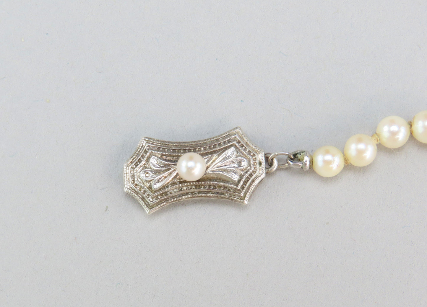 Classic Single Strand Graduated Pearl Necklace w Sterling Silver Clasp