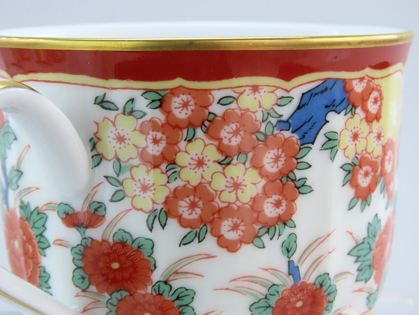 8 Large Cups and Saucers Gumps San Francisco Phoenix Bird 9639 Imari Style