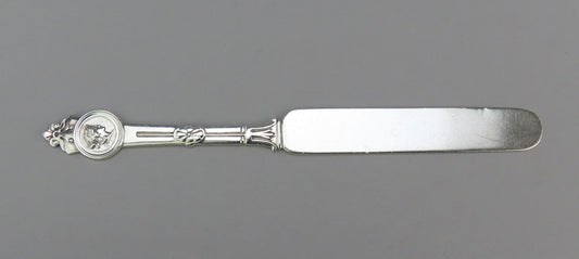 Pair Superb Antique Gorham Medallion Sterling Breakfast Knives7 3/8 inches