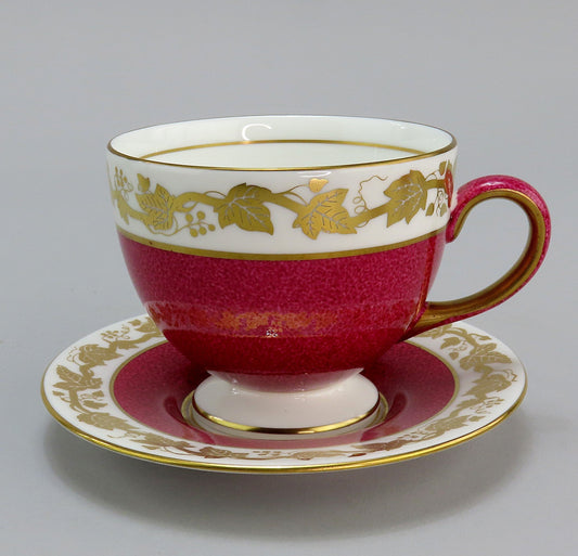 Wedgwood Whitehall W3994 Powder Ruby Bone China 5 Footed Teacups and 3 Saucers