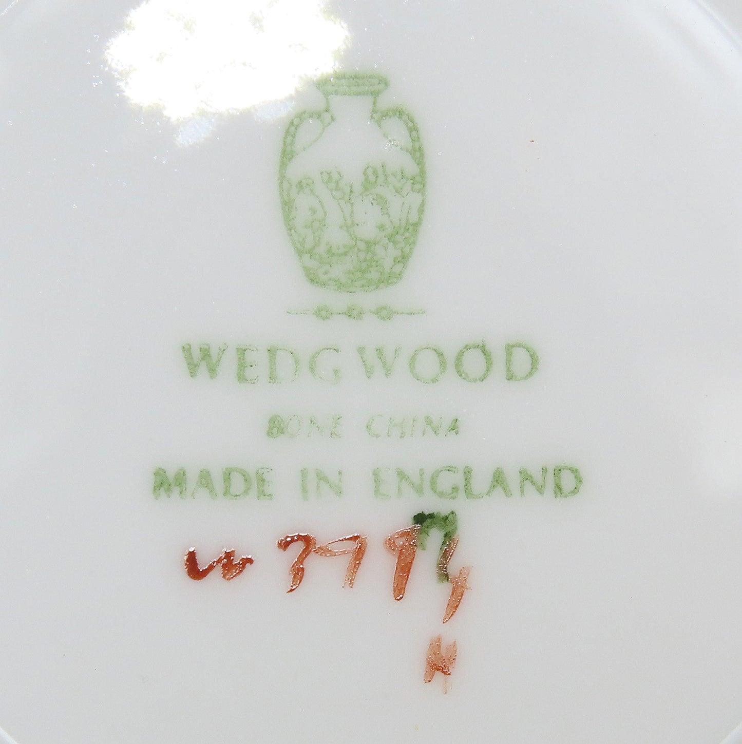 Wedgwood Whitehall W3994 Powder Ruby Bone China 5 Footed Teacups and 3 Saucers