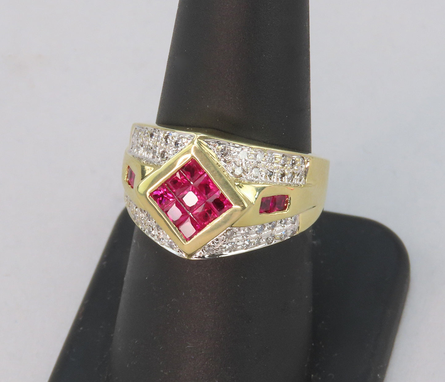 Stunning 14k Yellow Gold ~.36ct Ruby ~.25ct Diamond Ring