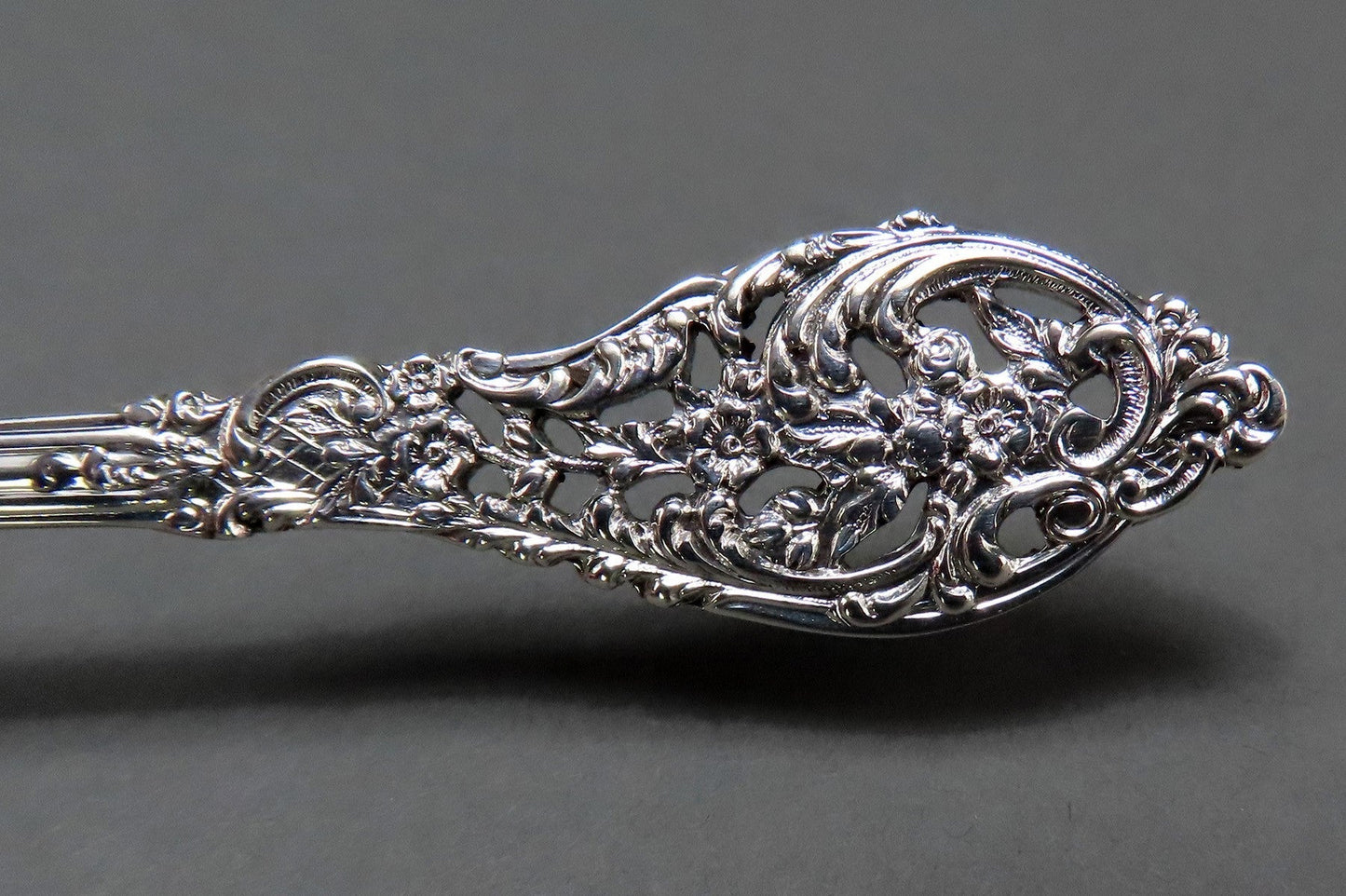 Stunning 36pc Sterling Silver Reed and Barton Florentine Lace Pat Serves 6