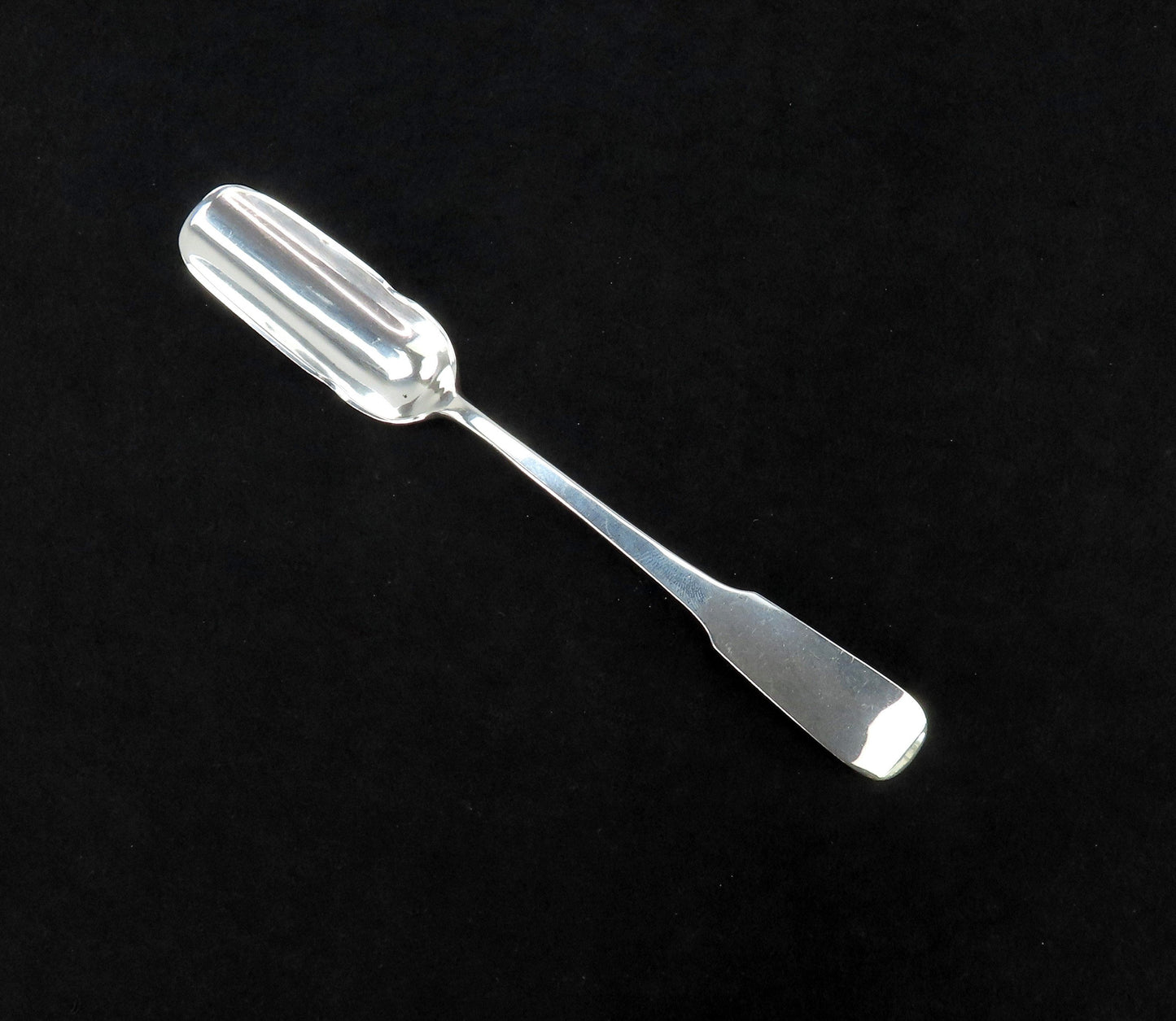 Old Newbury Crafters ONC Panel Antique Sterling Silver Cheese Scoop 7 1/4”