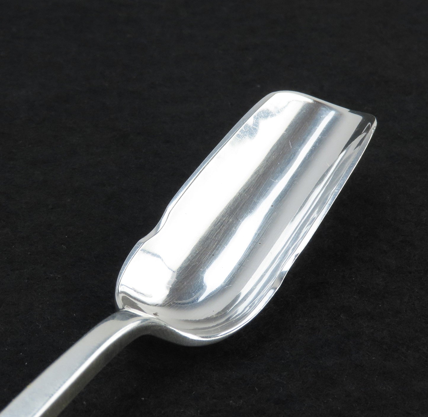 Old Newbury Crafters ONC Panel Antique Sterling Silver Cheese Scoop 7 1/4”