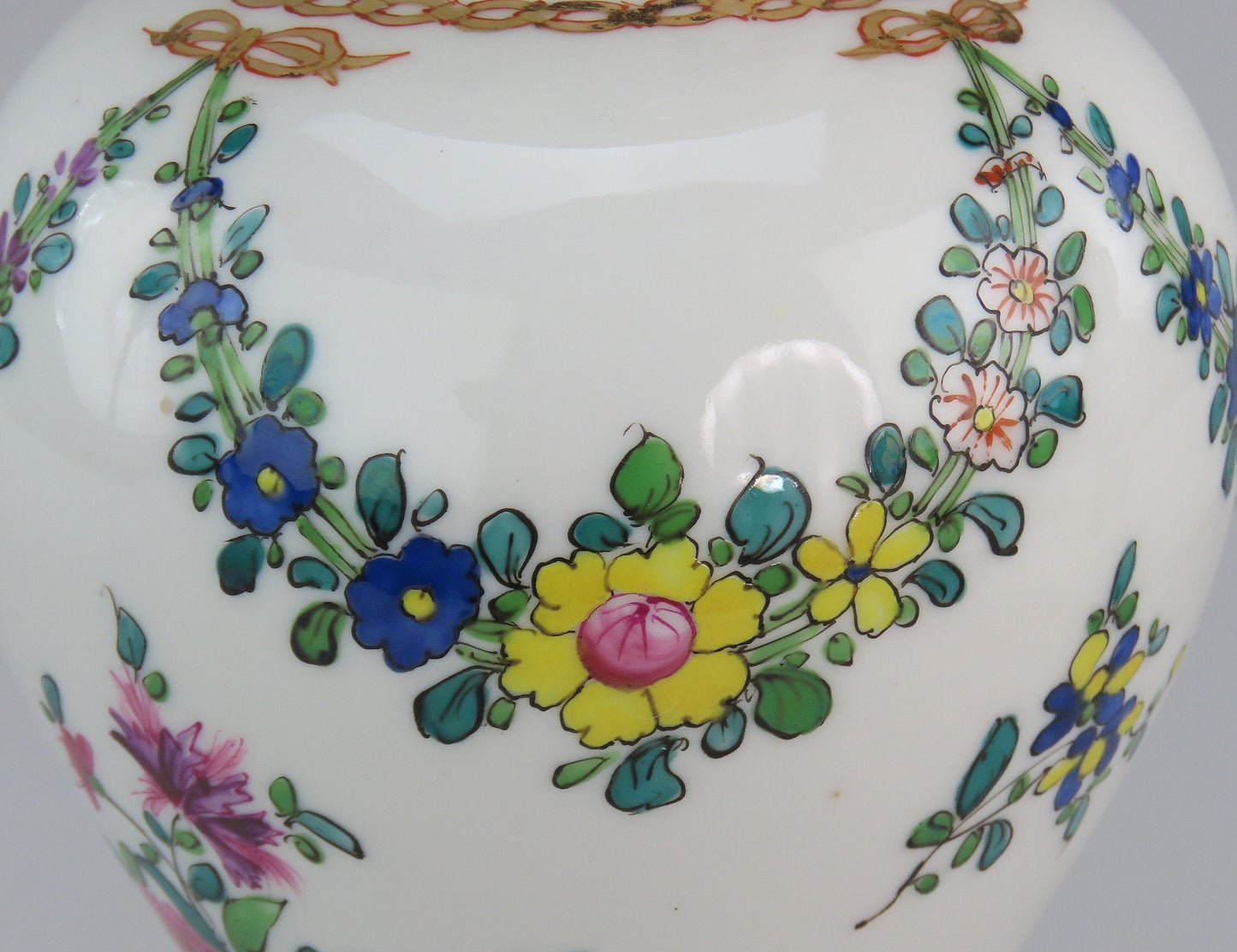 Beautiful Pair Antique Samson French Floral Flowers Garlands Vases 9 5/6"