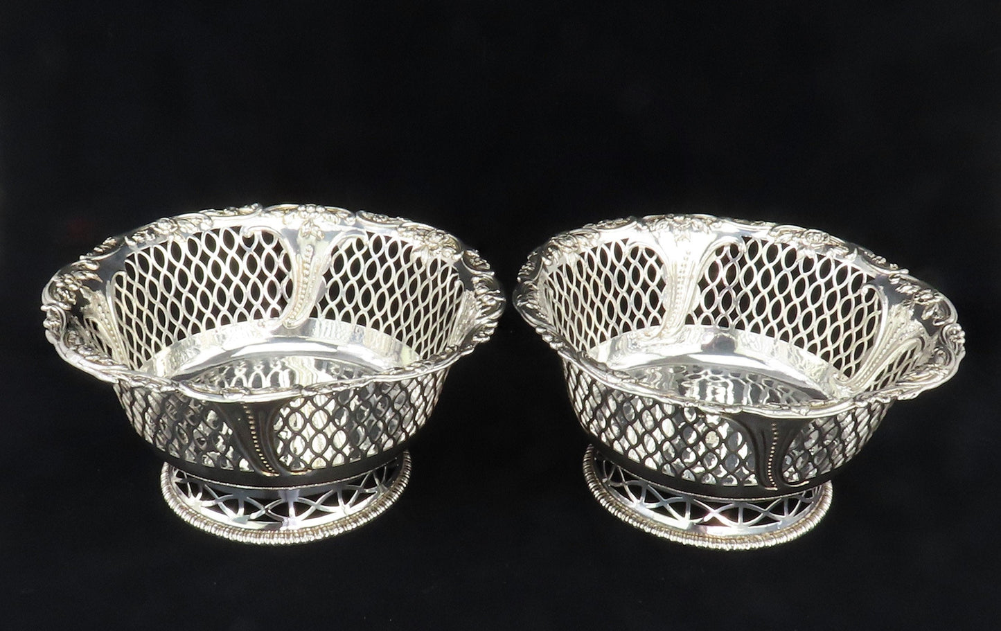 1775 Irish Sterling Silver Pair Pierced Bowls Dublin Markham Family Crest 7.5 in