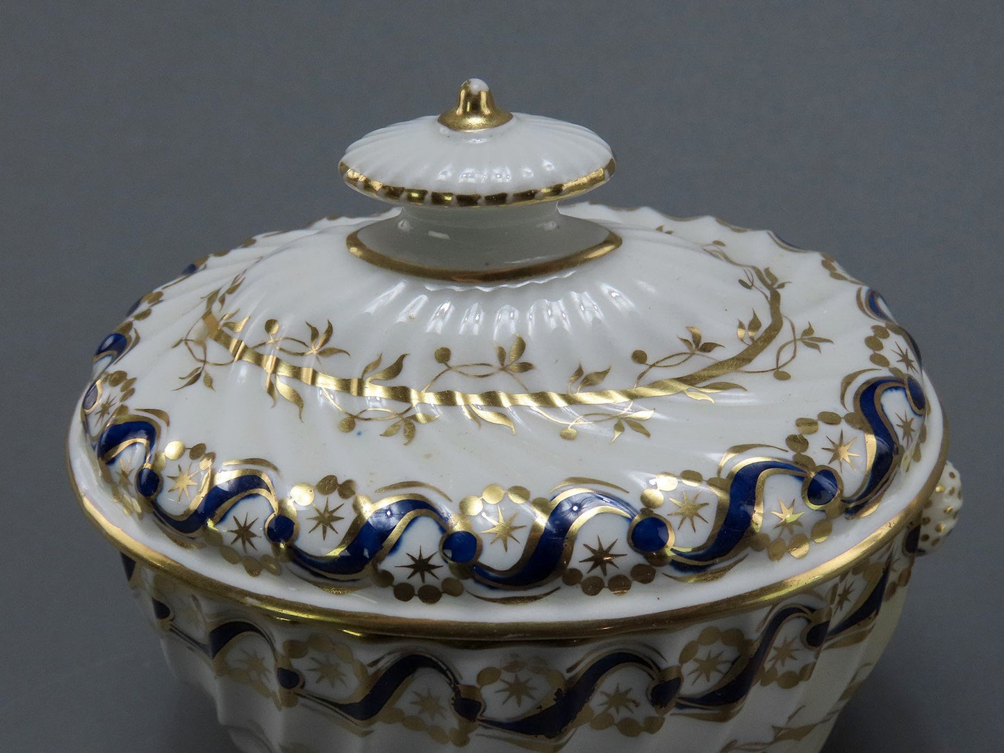 Fine English Staffordshire New Hall Cobalt Blue Gilt Creamer and Covered Sugar