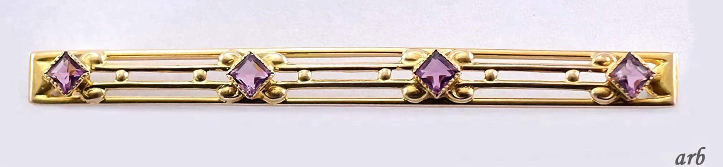 Beautiful 1900 Bar Pin with 10k Yellow Gold and 4 Diamond-shape Purple Amethysts