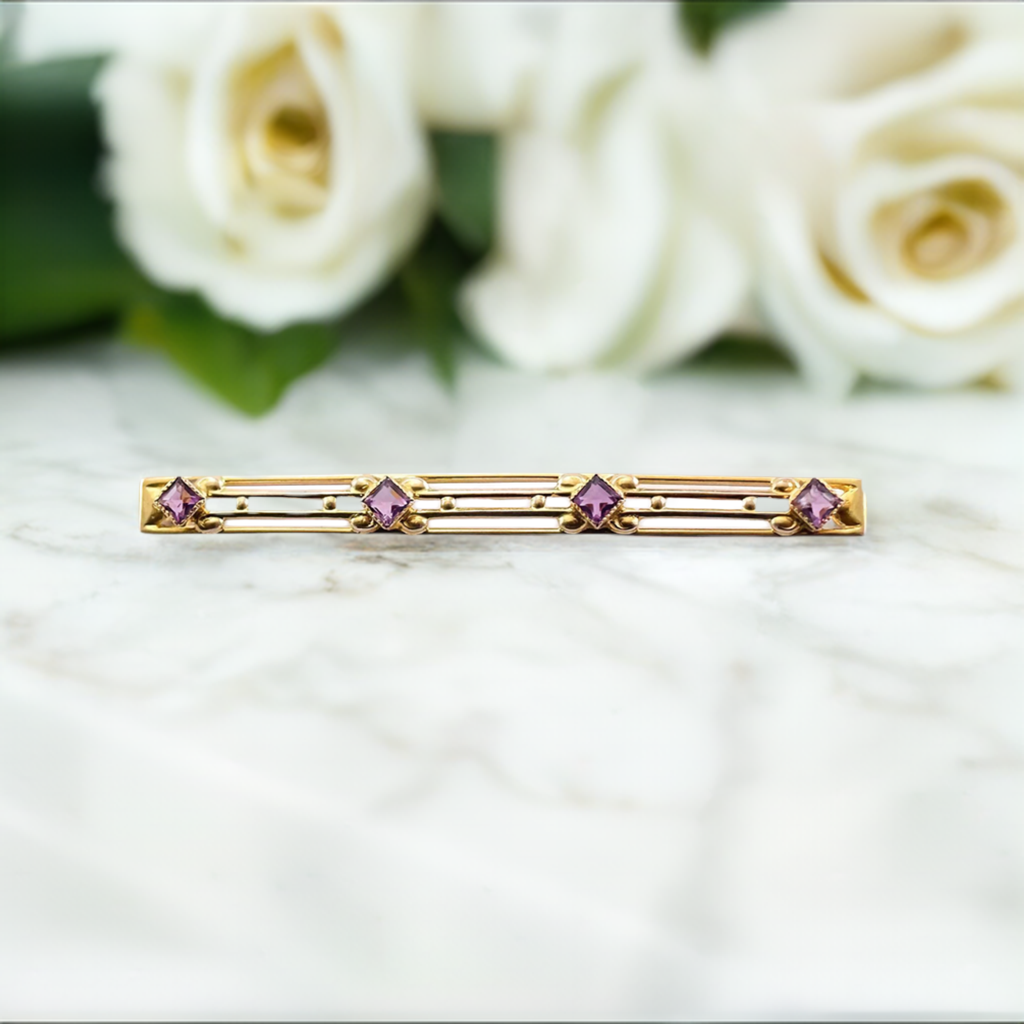 Beautiful 1900 Bar Pin with 10k Yellow Gold and 4 Diamond-shape Purple Amethysts