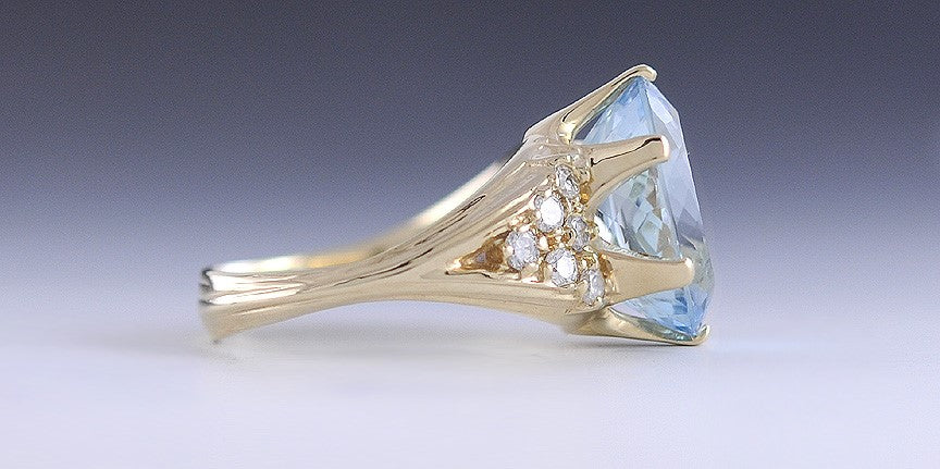 Stunning Modern 14k Yellow Gold ~8ct Blue Aquamarine & Diamond Ring Size 9.25