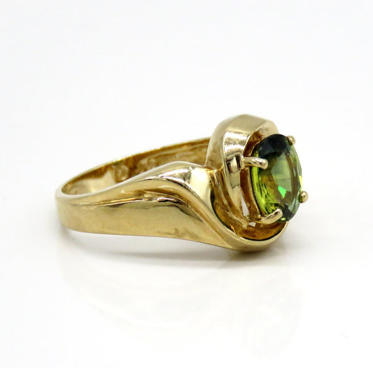 Elegant 14k Yellow Gold 1ct Green Peridot Ring Swirl Design Setting