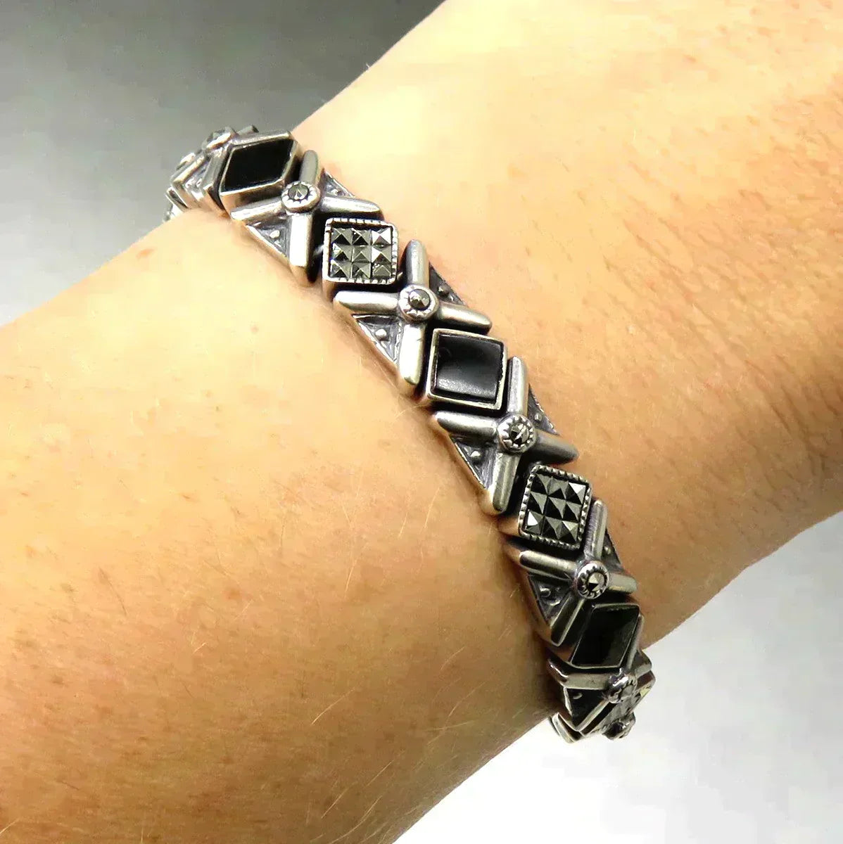 Attractive Han Artisan Sterling Silver Onyx Stone Marcasite Link Bracelet
