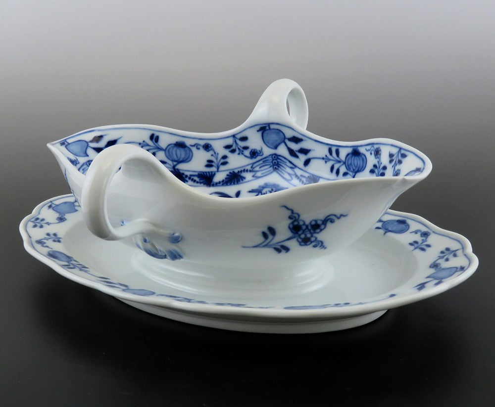 Meissen Crossed Swords Blue Onion Double Spout Gravy Sauce Boat Tureen w/ Plate