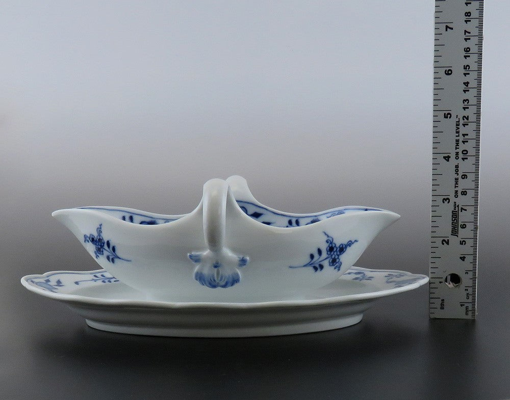 Meissen Crossed Swords Blue Onion Double Spout Gravy Sauce Boat Tureen w/ Plate