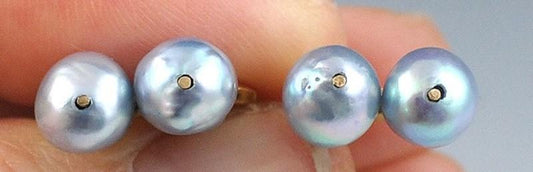 Lovely Vintage 14k Gold and Gray Cultured Pearl Screw Back Earrings