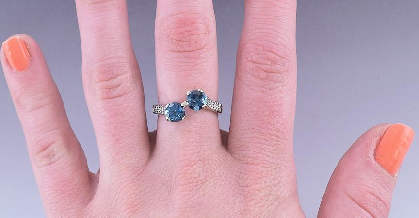 Gorgeous 18k White Gold London Blue 2ct Topaz & Diamond Ring sz 8 1/2