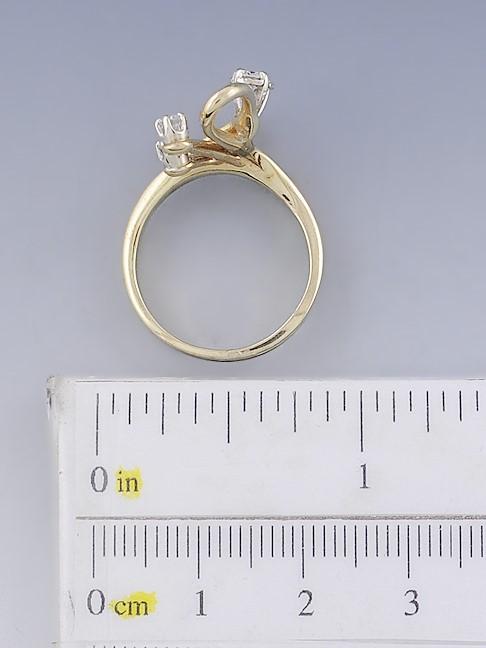 Elegant 14K Gold & Diamond Bow/Ribbon Design Ring Size 6.25